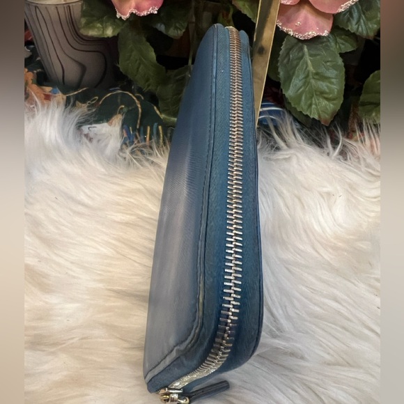 Prada Authentic Zippy Wallet - Picture 6 of 11